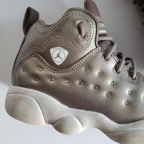 Jordan Jumpman Team II Metallic Gold Midtop Sneakers Youth Size 12 - Picture 4 of 13